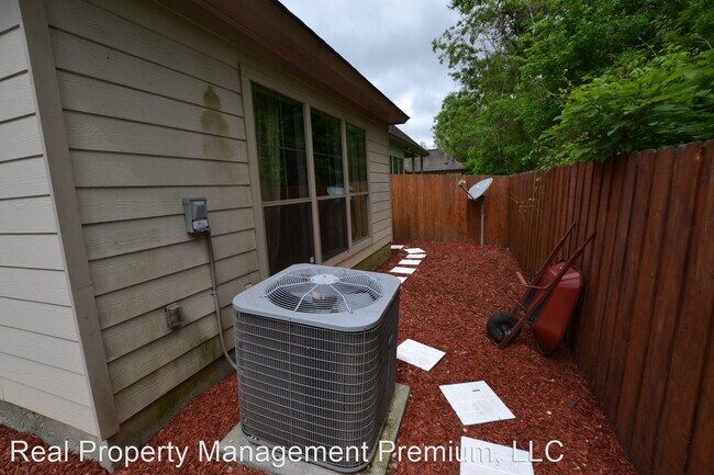 Foto del edificio - 3 br, 2 bath House - 8089 Valencia Ct