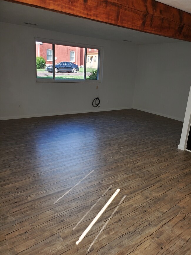 Building Photo - 222 E Garfield St