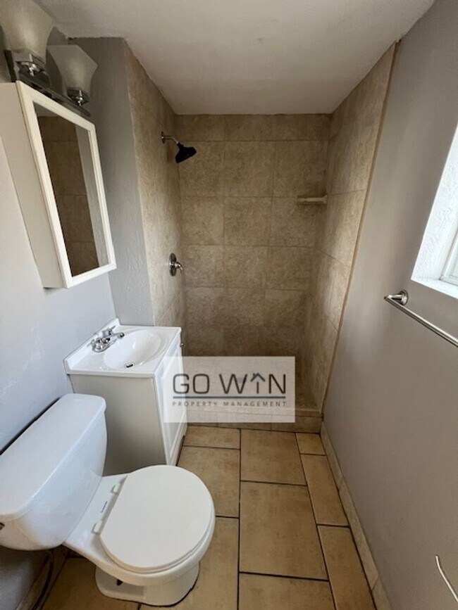 Building Photo - 1832 E Harvard St