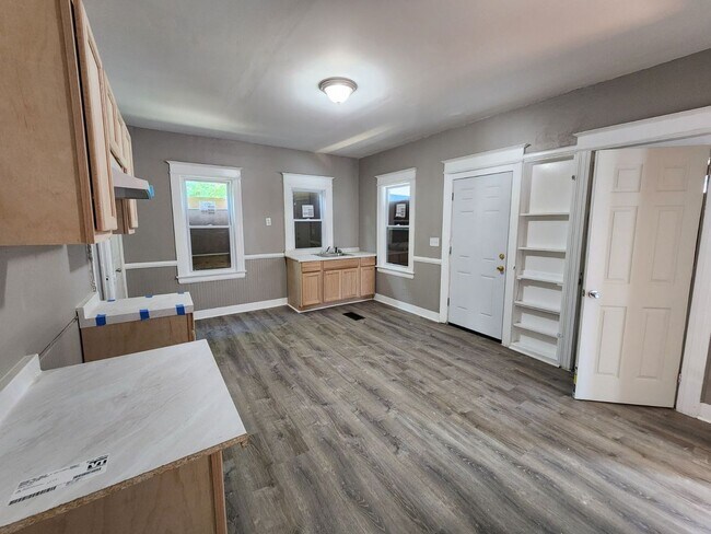 Building Photo - Four Bedroom, Two Full Bath Single Family ...