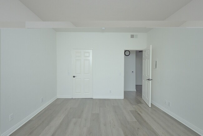 Foto del edificio - 1335 N La Brea Ave