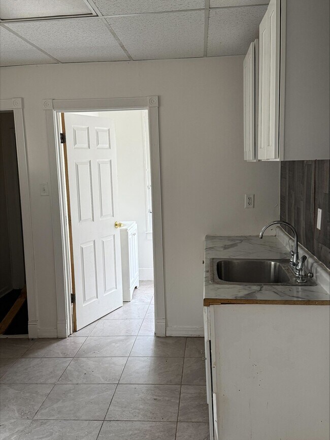 Foto del edificio - 12303 Cloverlawn Ave