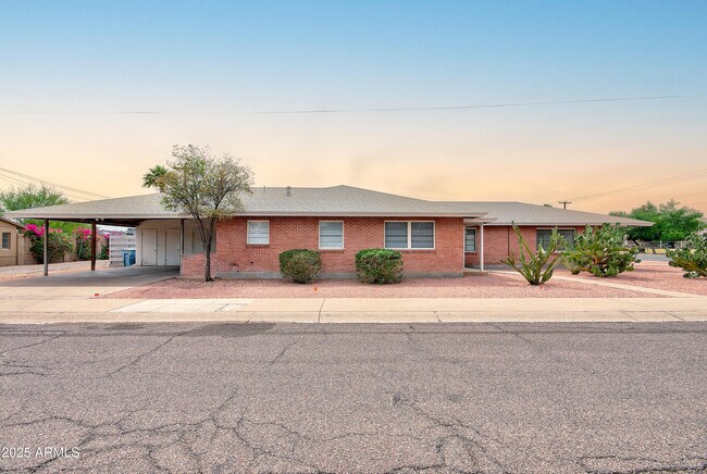 Foto del edificio - 1301 W Osborn Rd