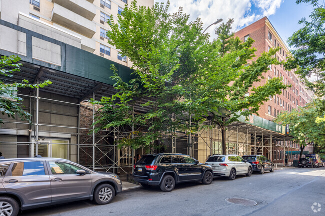 Building Photo - 100 West
