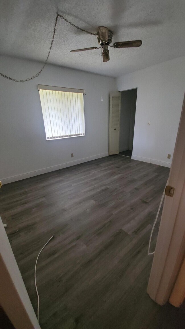 Building Photo - 306 Knotty Pine Cir