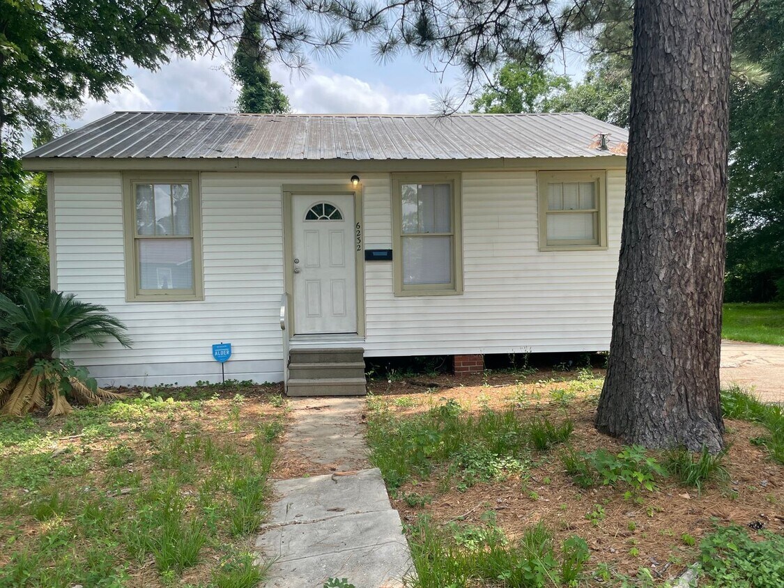 Primary Photo - House: Denham Place