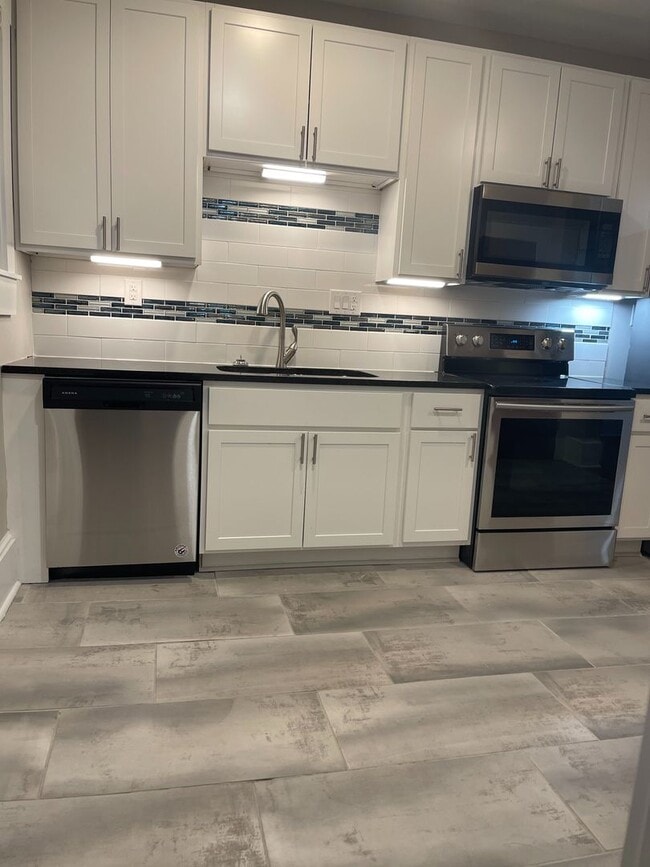 Building Photo - 31-33-33 E Blake Ave