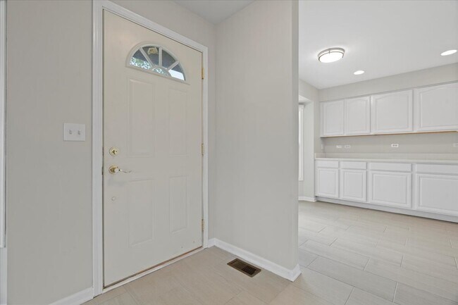 Building Photo - 628 Kresswood Dr