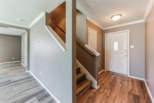 Foto del edificio - 5625 Clyde Ln