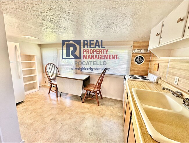 Building Photo - 1208 S 3rd Ave