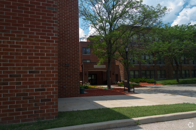 Foto del edificio - La Follette Park