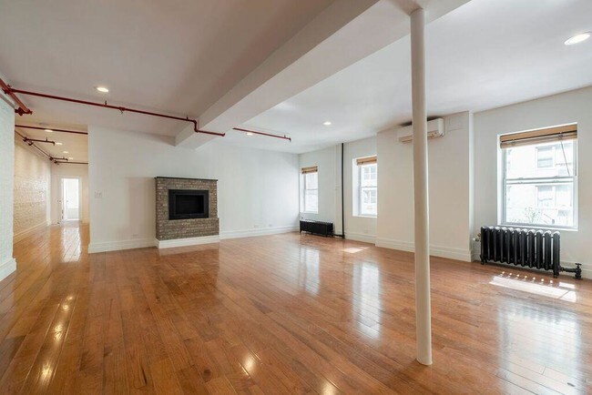 Building Photo - 557 3rd Ave
