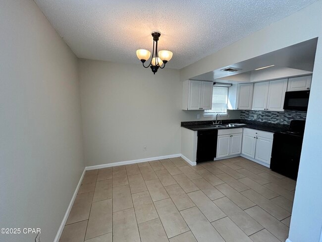 Foto del edificio - 3914 E 11th St