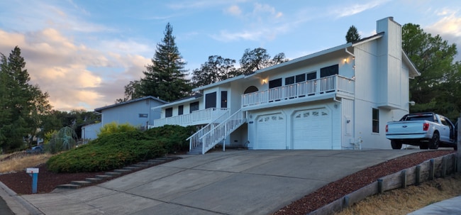 Building Photo - 3556 Mesa Verdes Dr