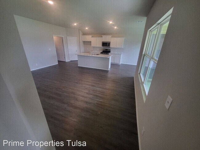 Building Photo - 4 br, 2 bath House - 1002 W. Odessa Rd.