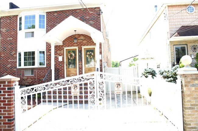 Building Photo - 165-08 Linden Boulevard Unit 1