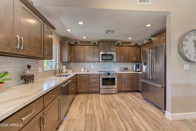 Building Photo - 7812 E Oakshore Dr