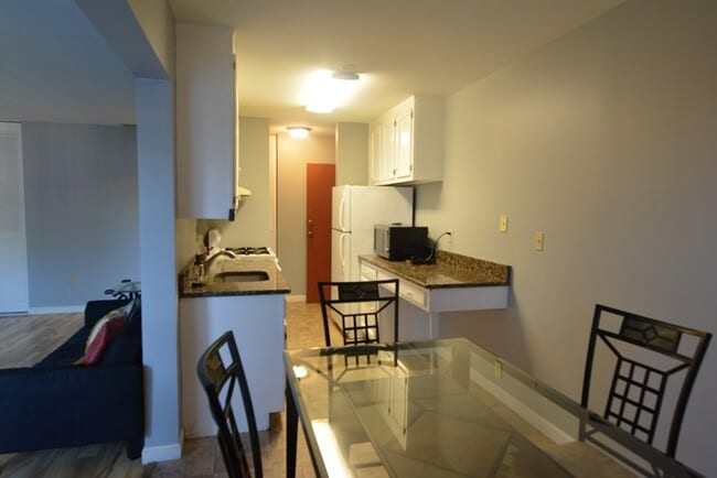 Building Photo - 56 Shrewsbury Green Dr