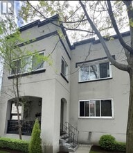 Building Photo - 320-320 Laurier Ave E