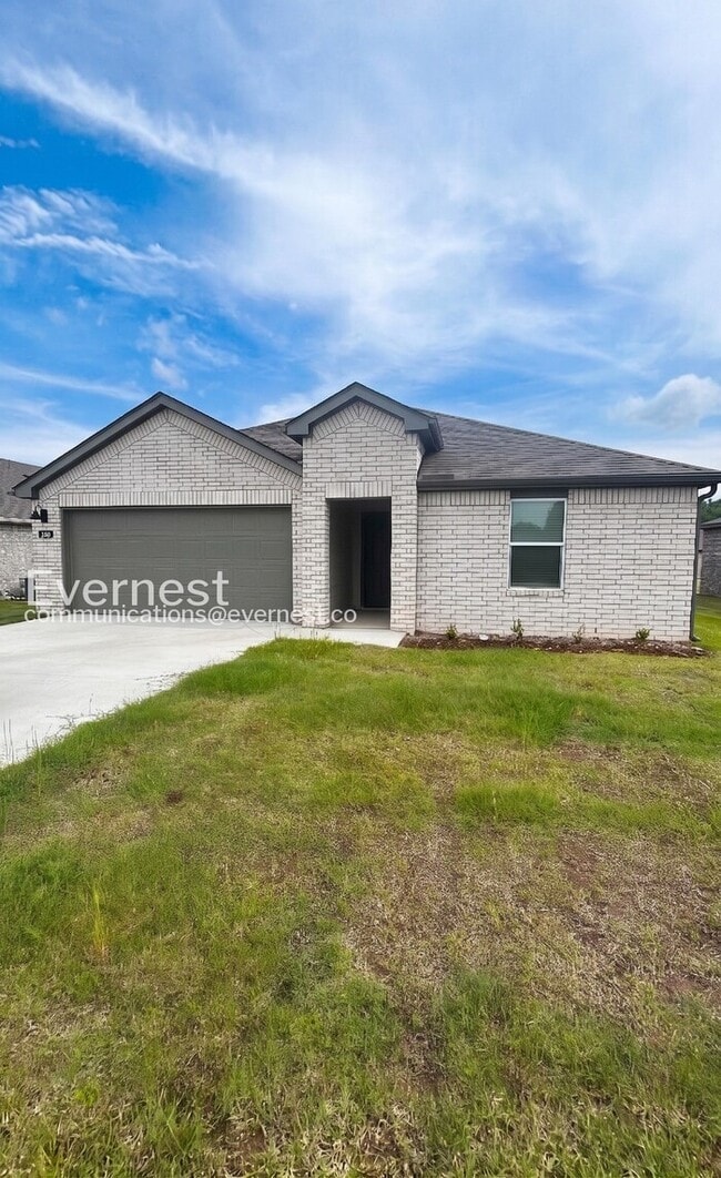 Building Photo - 108 E Sunbelt Ct