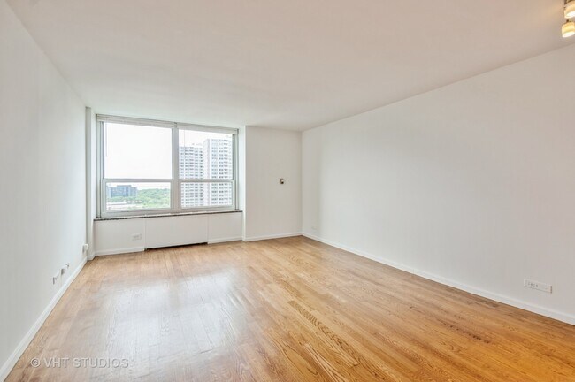 Foto del edificio - 720 W Gordon Terrace