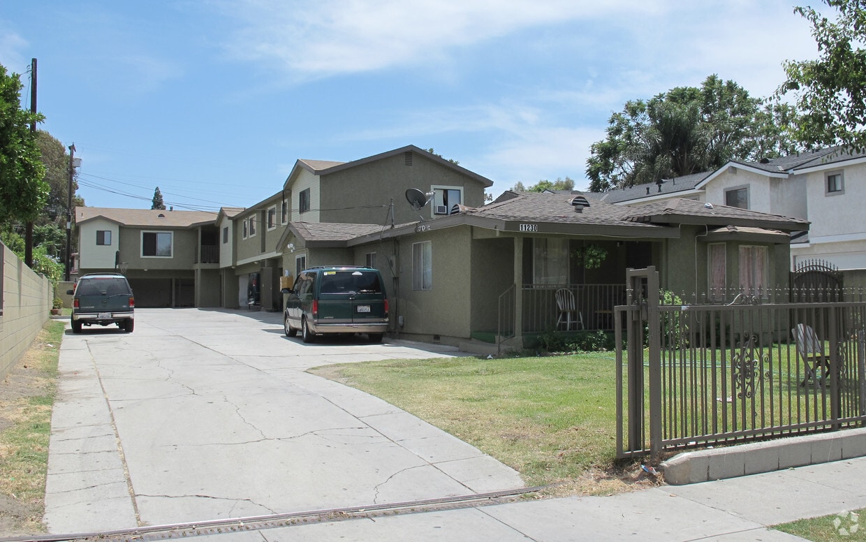 11230 Louise Ave, Lynwood, CA 90262 Apartments in Lynwood, CA
