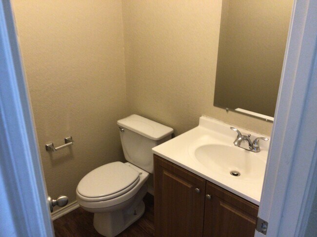 Foto del edificio - 2623 Basswood Dr