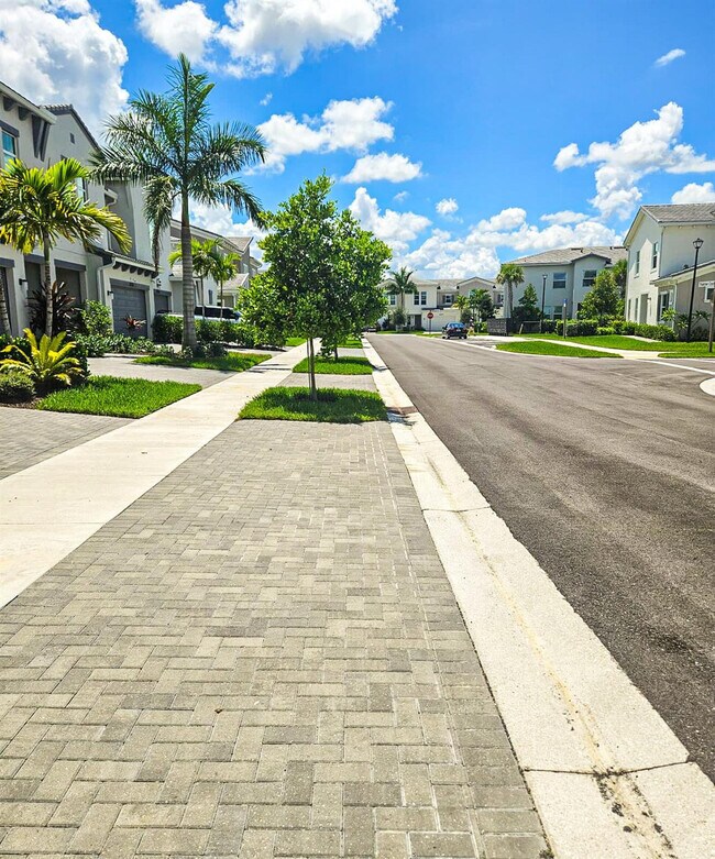 Foto del edificio - 5300 Thatcher Ct