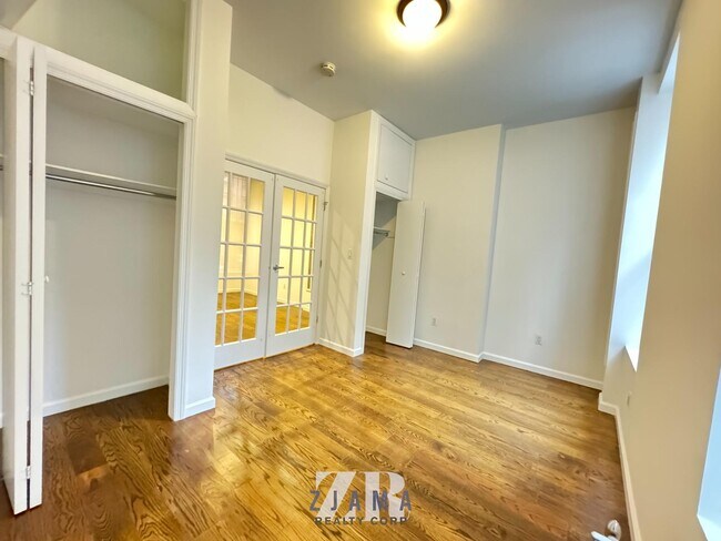 Building Photo - 196 Sackett St