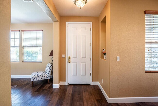 Foto del edificio - 820 Ben Ingram Ln