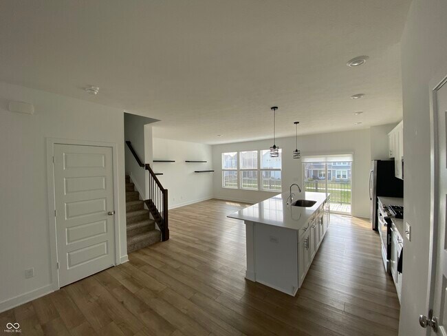 Foto del edificio - 6871 Adalene Ln
