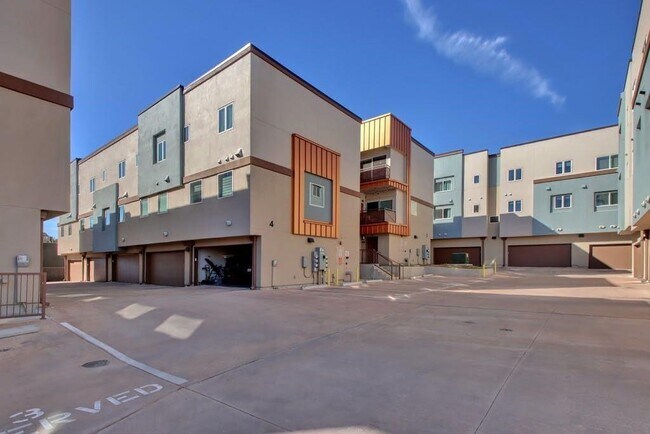 Foto del edificio - 2827 Manor Rd