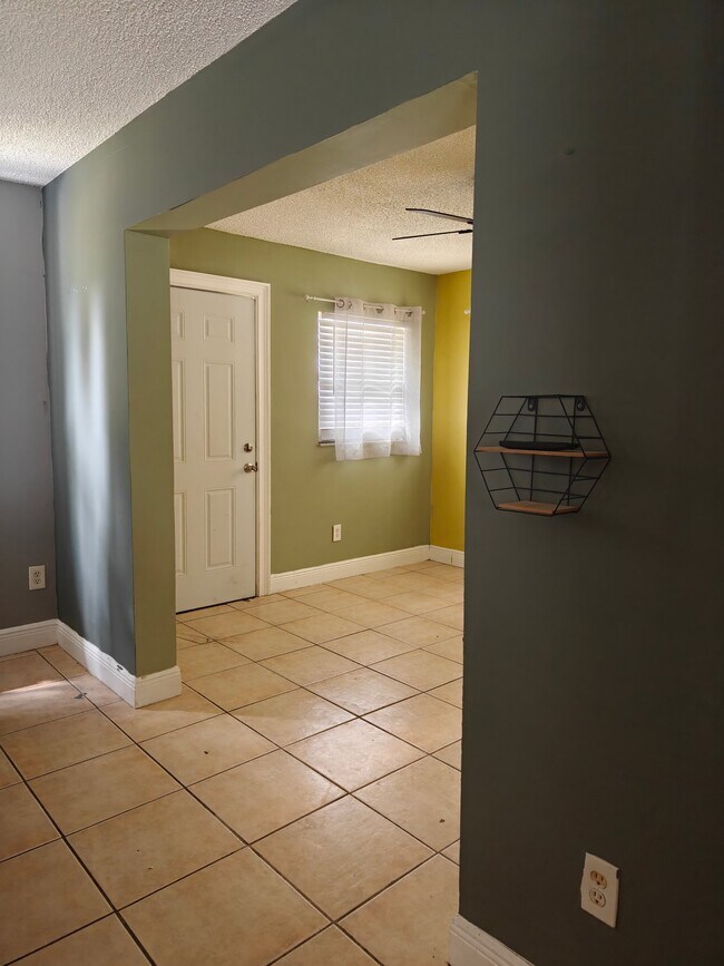 Building Photo - 4444 Weldon Pl