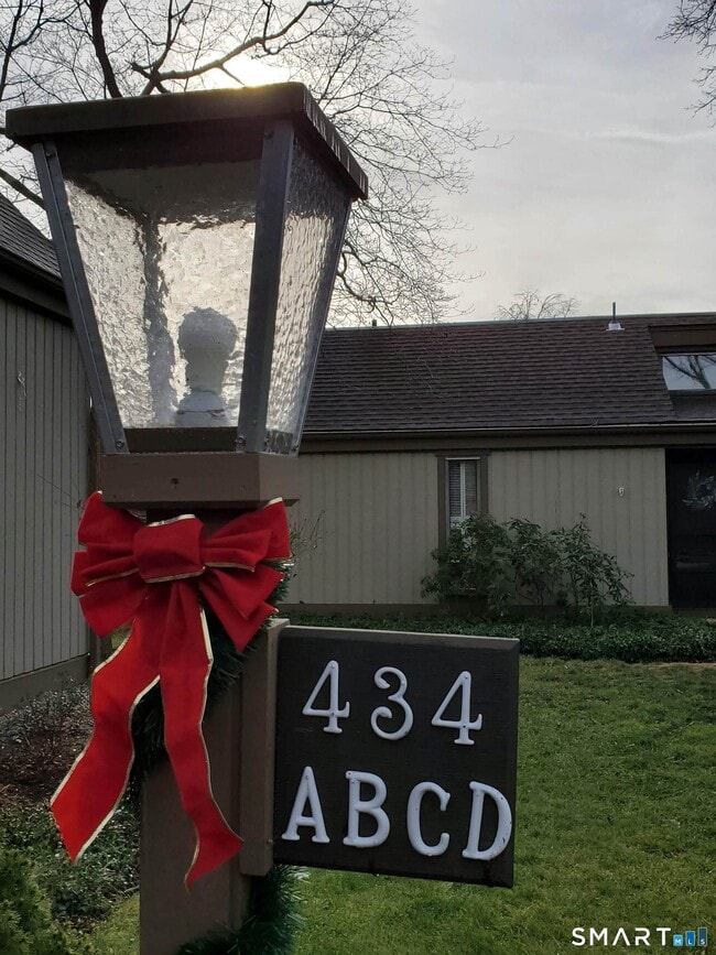 Building Photo - 434 Heritage Vlg