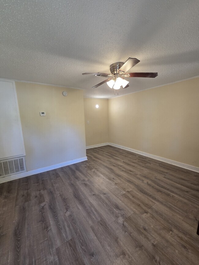 Foto del edificio - 401 W Dewey Ave