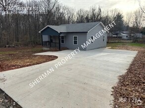 Building Photo - 725 Tussey St
