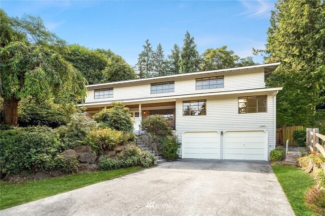 Photo - 12325 24th Ave NE (Seattle, WA) House