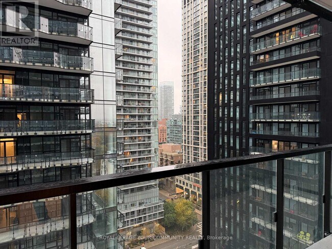 Photo du bâtiment - 120 Broadway Ave