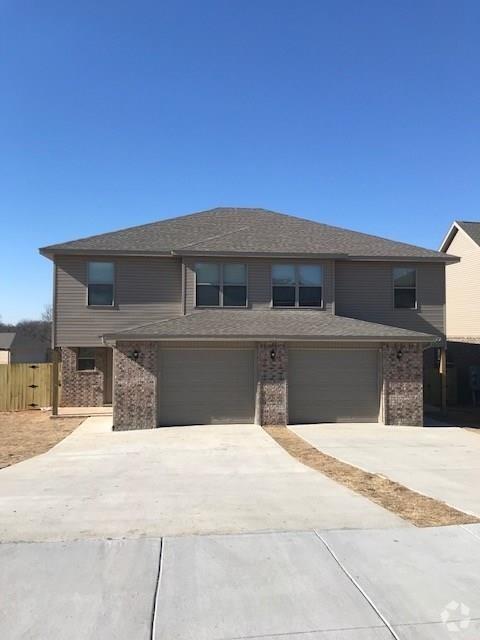 Building Photo - 604 SW Loudon Dr