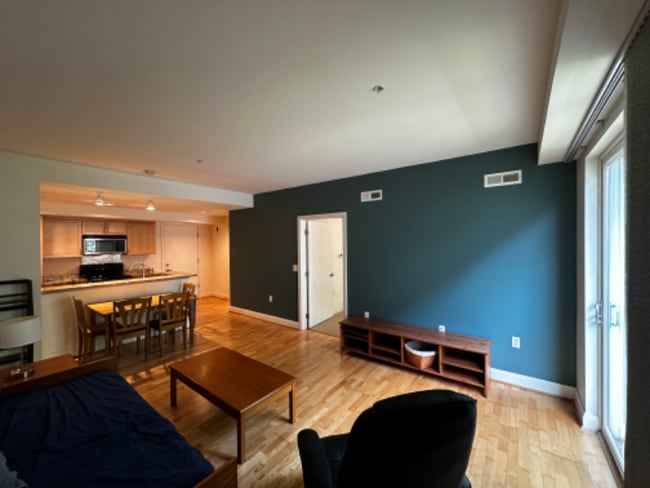 Foto del edificio - 428 Monroe Ln