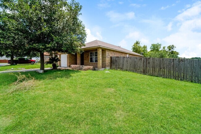 Building Photo - 8007 Heights Valley