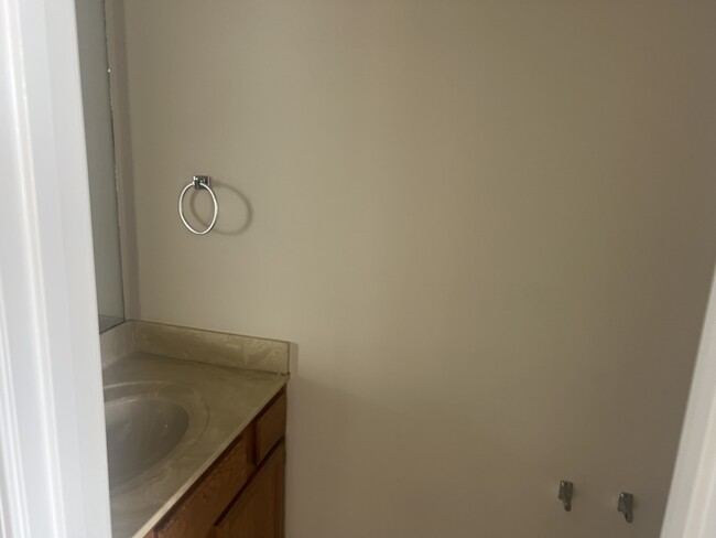 Foto del edificio - 3260 Spring Hollow Ave