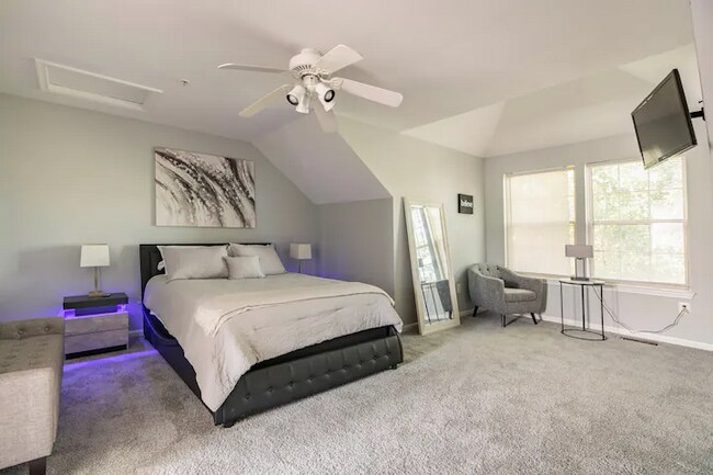 Building Photo - 6611 Buskin Ln