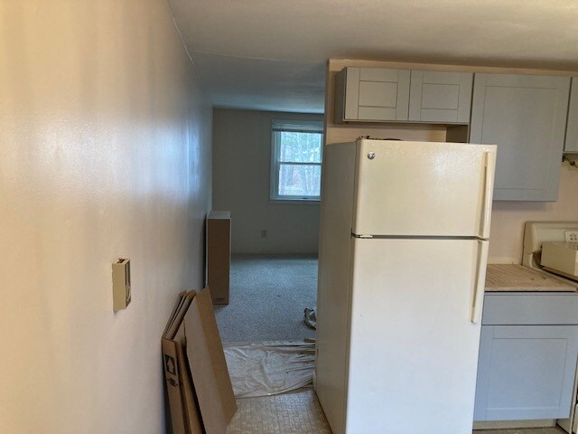 Kitchen looking into Living Room - 57 Bradstreet Ln