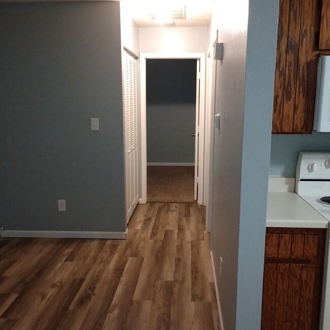 Building Photo - S0272-MF2