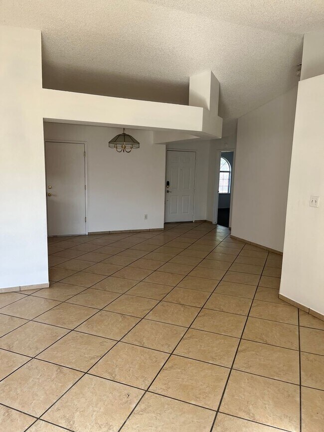 Foto del edificio - Coming soon-  Spacious 3 bed/2bath Single Family home in Delano!!