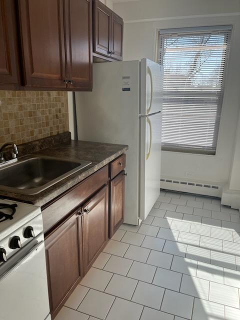 Building Photo - 2610 W Berwyn Ave