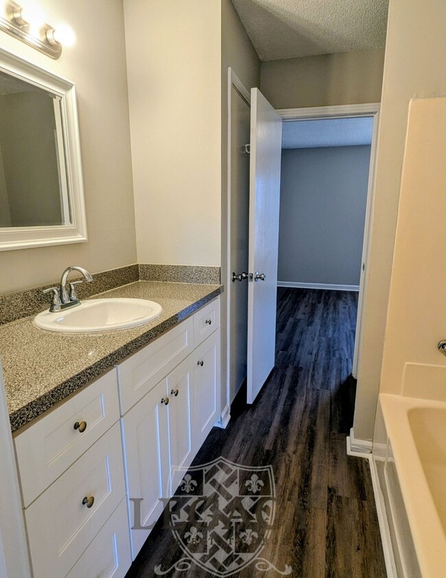 Building Photo - 736 Holder Dr