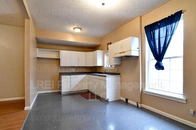 Building Photo - 1402 Berry Blvd