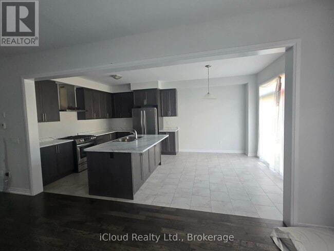 Photo du bâtiment - 104 Silverwood Cres